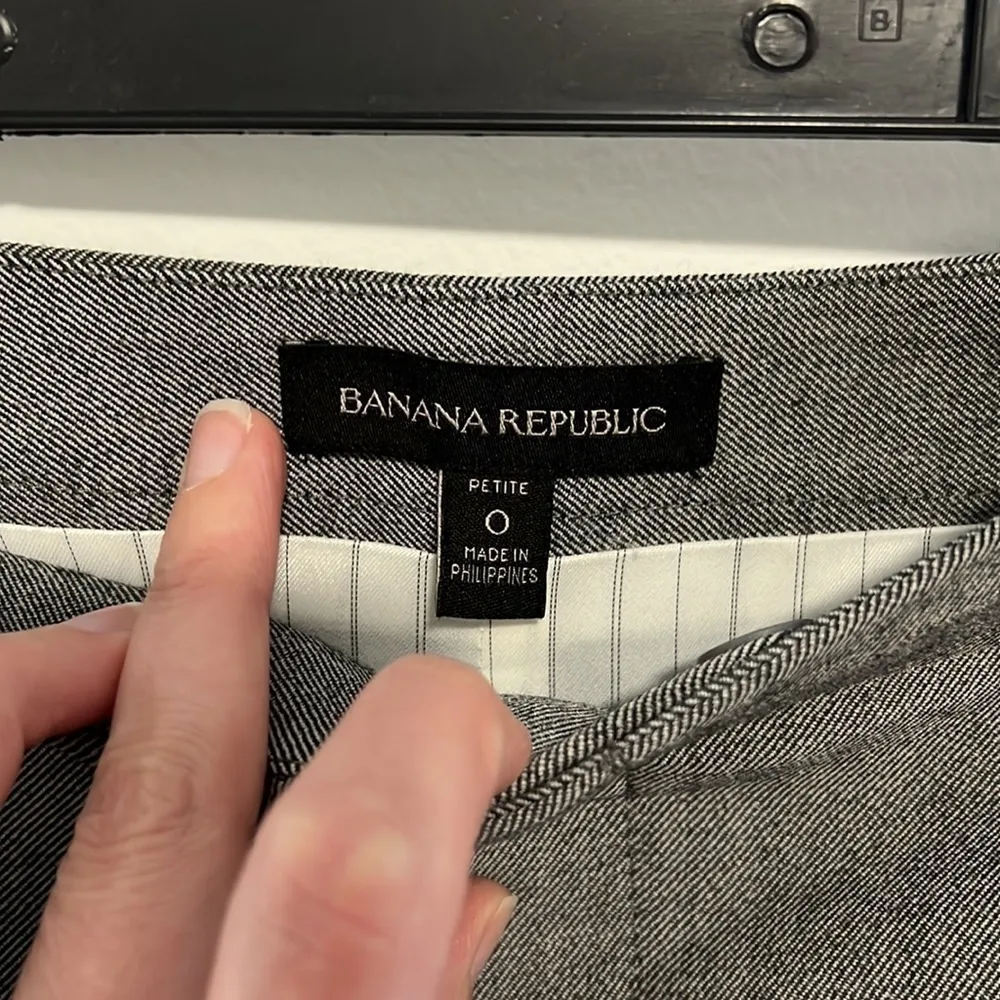 BANANA Republic Pencil Skirt Grey Lined Size 0 Petite - Image 2