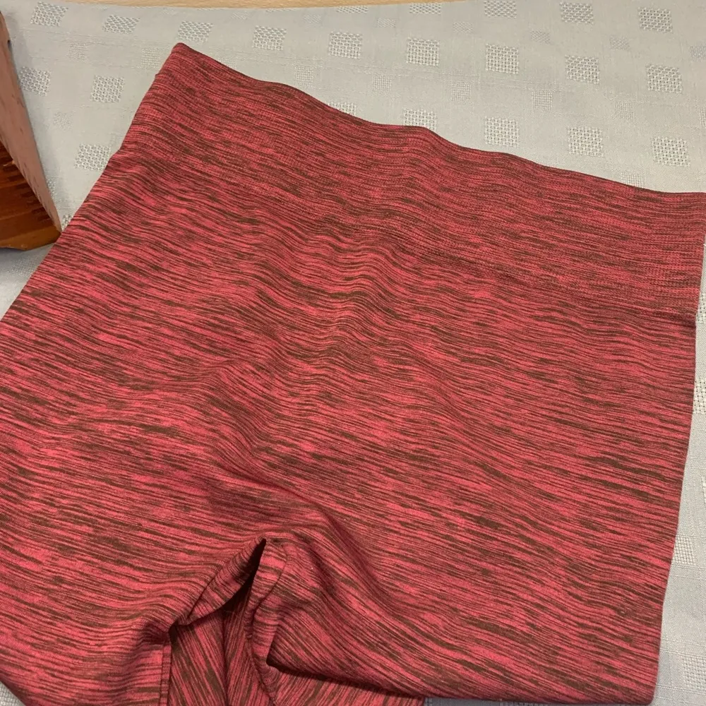 Docefit Burgundy and Black Legging Size M - Image 3