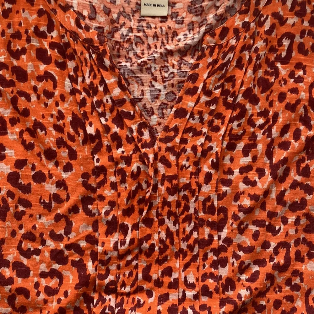 Lucky Brand orange printed raw hem top, size medium - Image 3