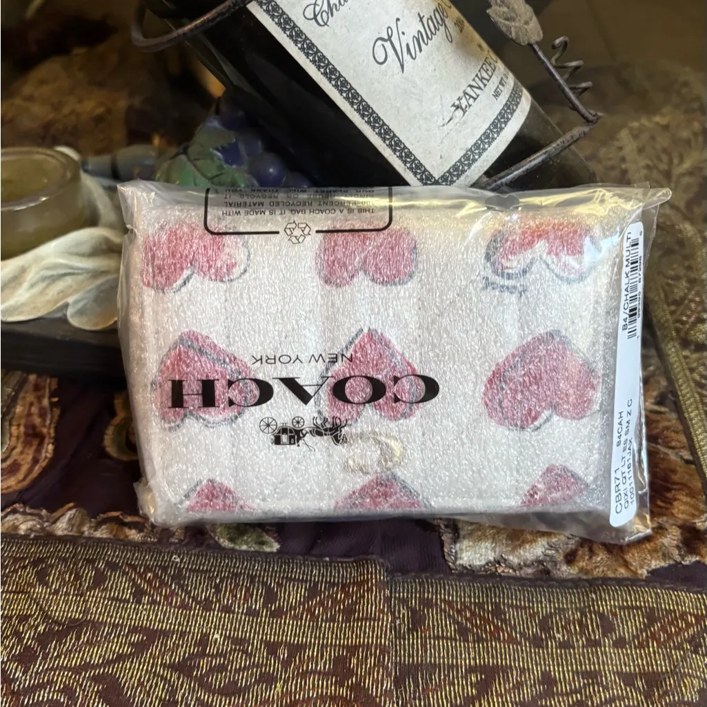 Coach Authentic  1941 Nappa leather Heart zip around 3 compartments wallet. - Image 2