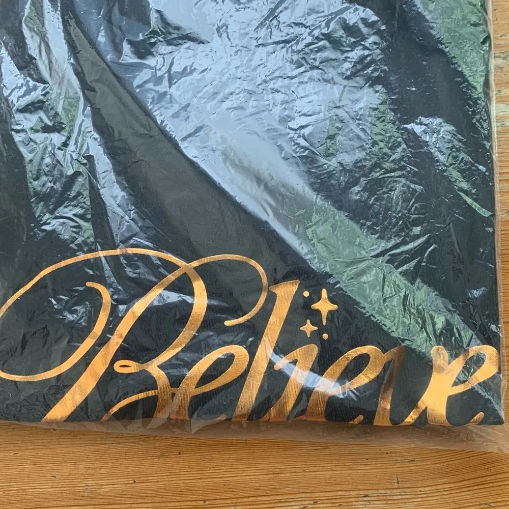 Brown with copper script crewneck graphic short sleeves Tshirt Size XXL - Image 4