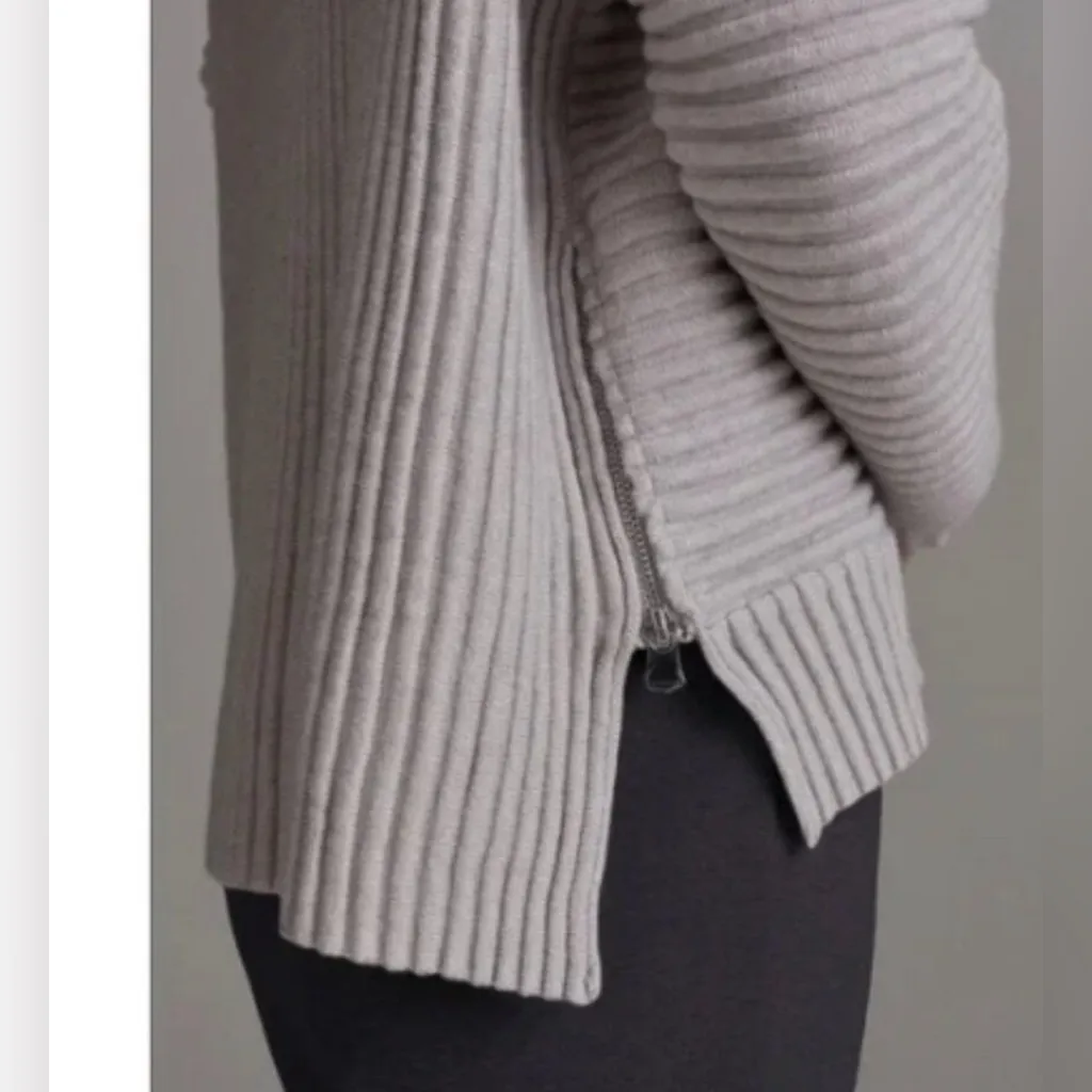 Varley  pull over sweater - Image 2