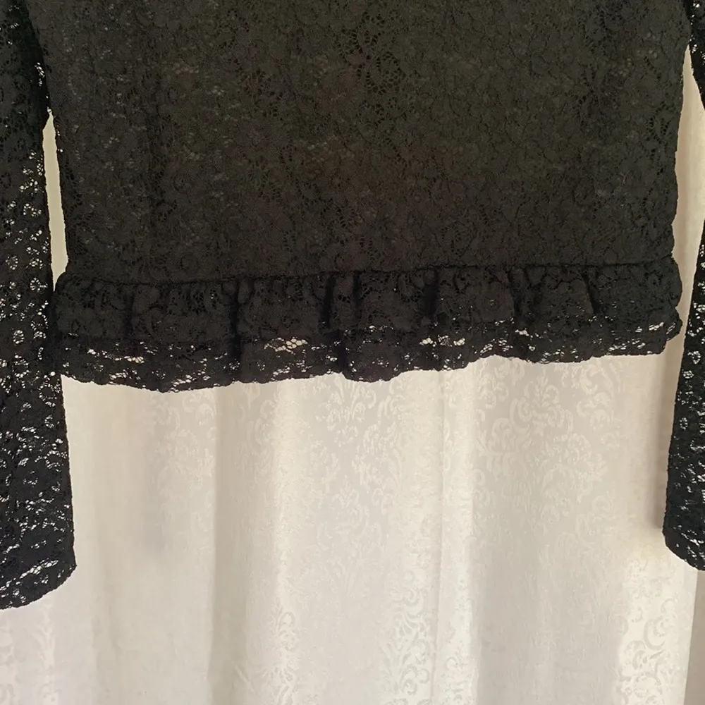 H&M Lace Cropped Top Sz: S - Image 3