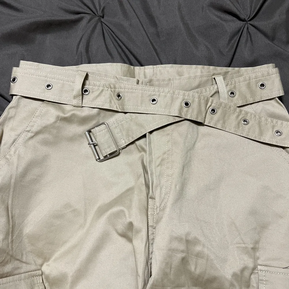 Khaki cargo pants with belt and cinched leg cargo joggers high waisted - Image 4