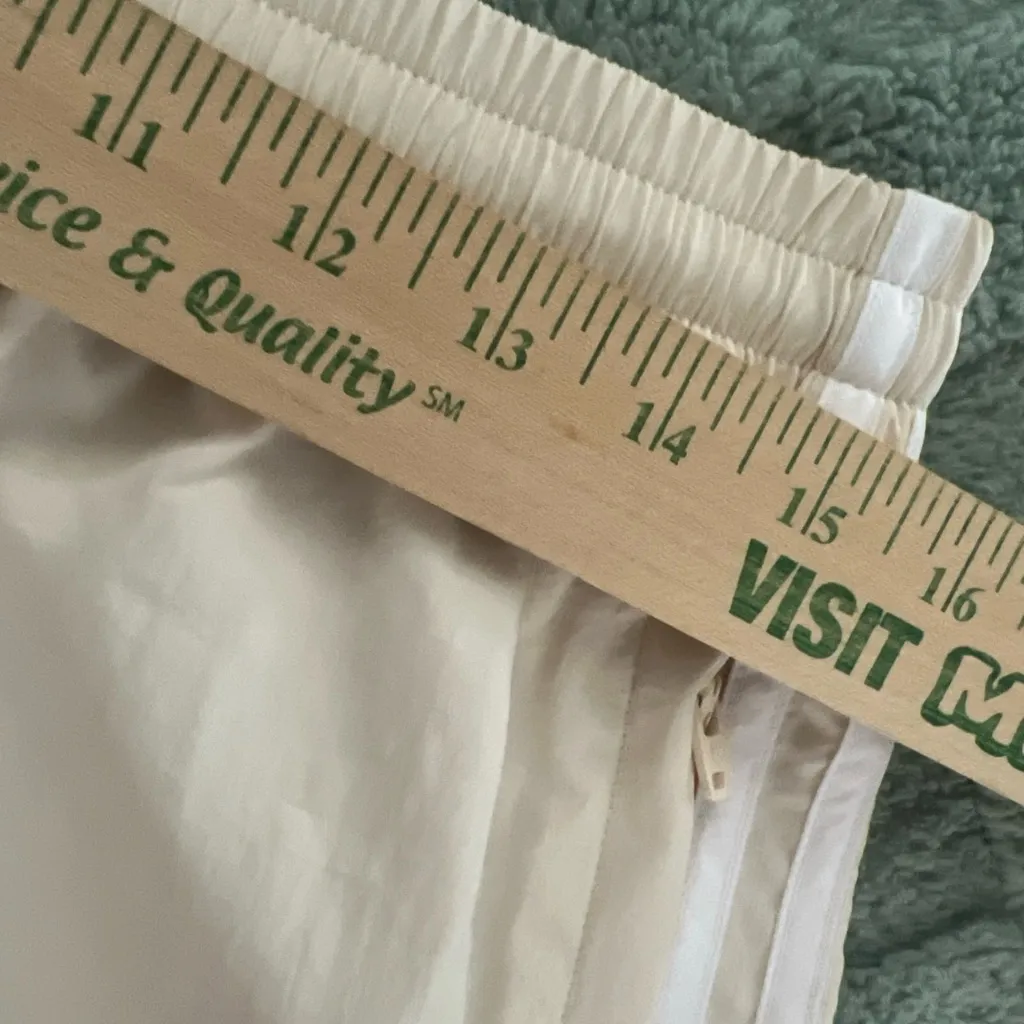 Adidas Originals Sprinter Shorts Women’s LG WONDER WHITE  3-Stripes NOSWTags '23 - Image 8