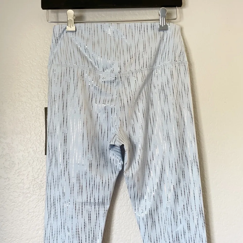𝅺NWT GLYDER Sultry Legging In Ice Blue-Silver Medium - Image 6