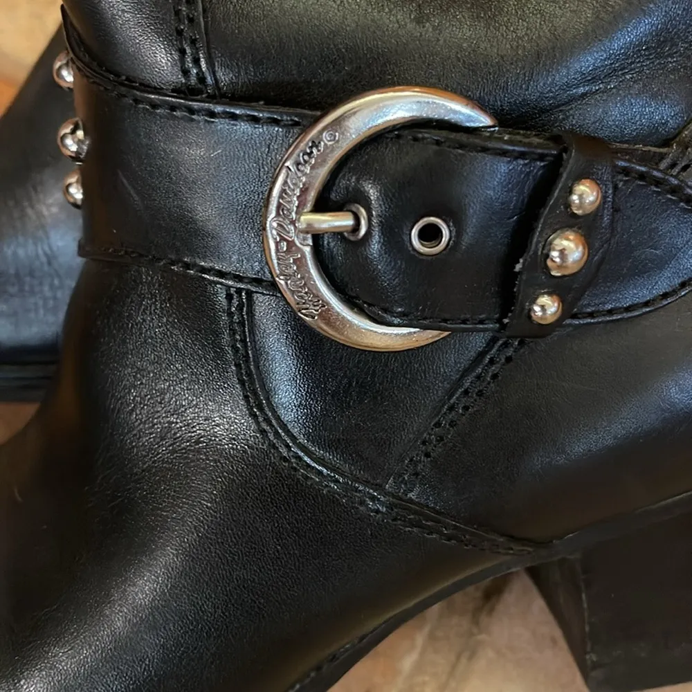 Harley Davidson motorcycle boots studded with a buckle size 8 - Image 4