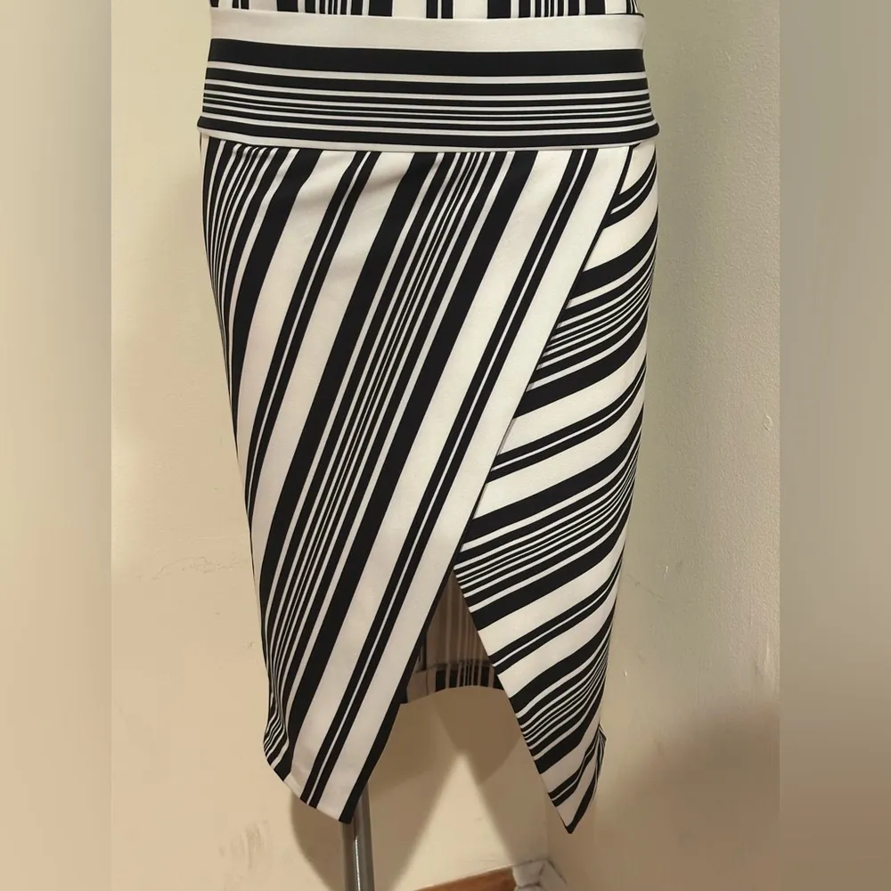 ASOS  NWT Awing Stripe Design  Stripe,Black & White, wrap front slit-dress Sz 4 - Image 9
