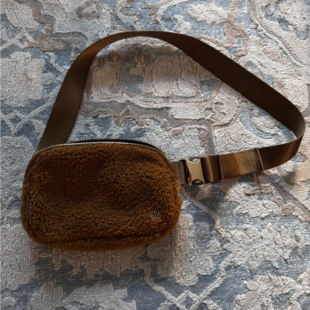 Lululemon Everywhere Belt Bag 1L Burnt Caramel Fleece - Image 2