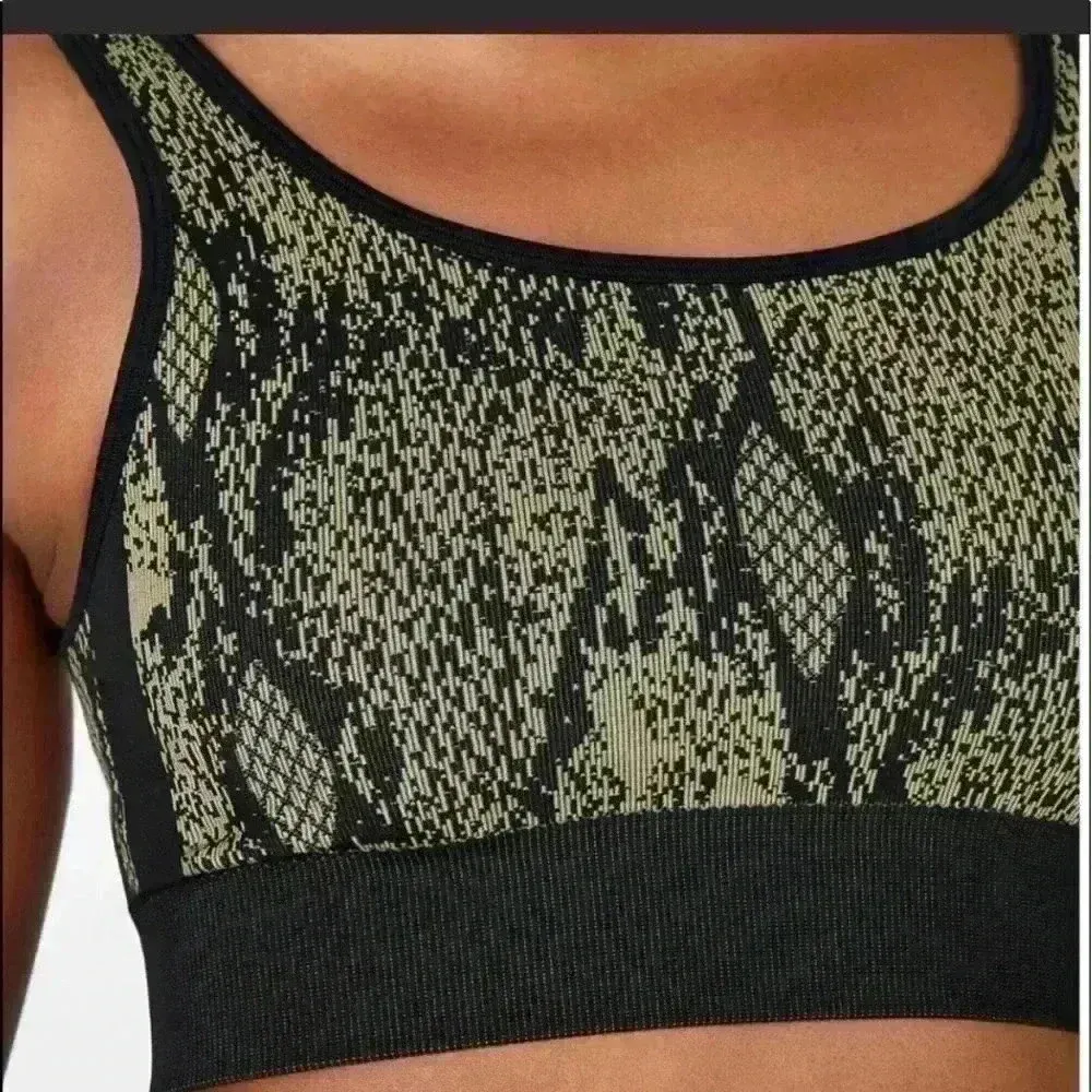 Fabletics Kamila Seamless Bra Women's XS Green Reptilia Black Stretch Athletic‎ - Image 3