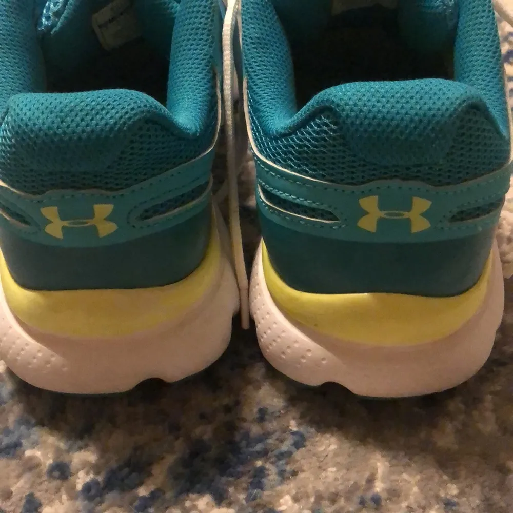 Under Armour Running Shoes Size 9-EUC - Image 4