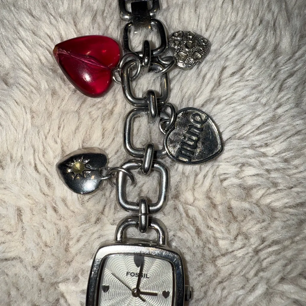 Vintage Fossil Charm Bracelet‎ Watch Silver Tone Hearts Needs New Battery - Image 2