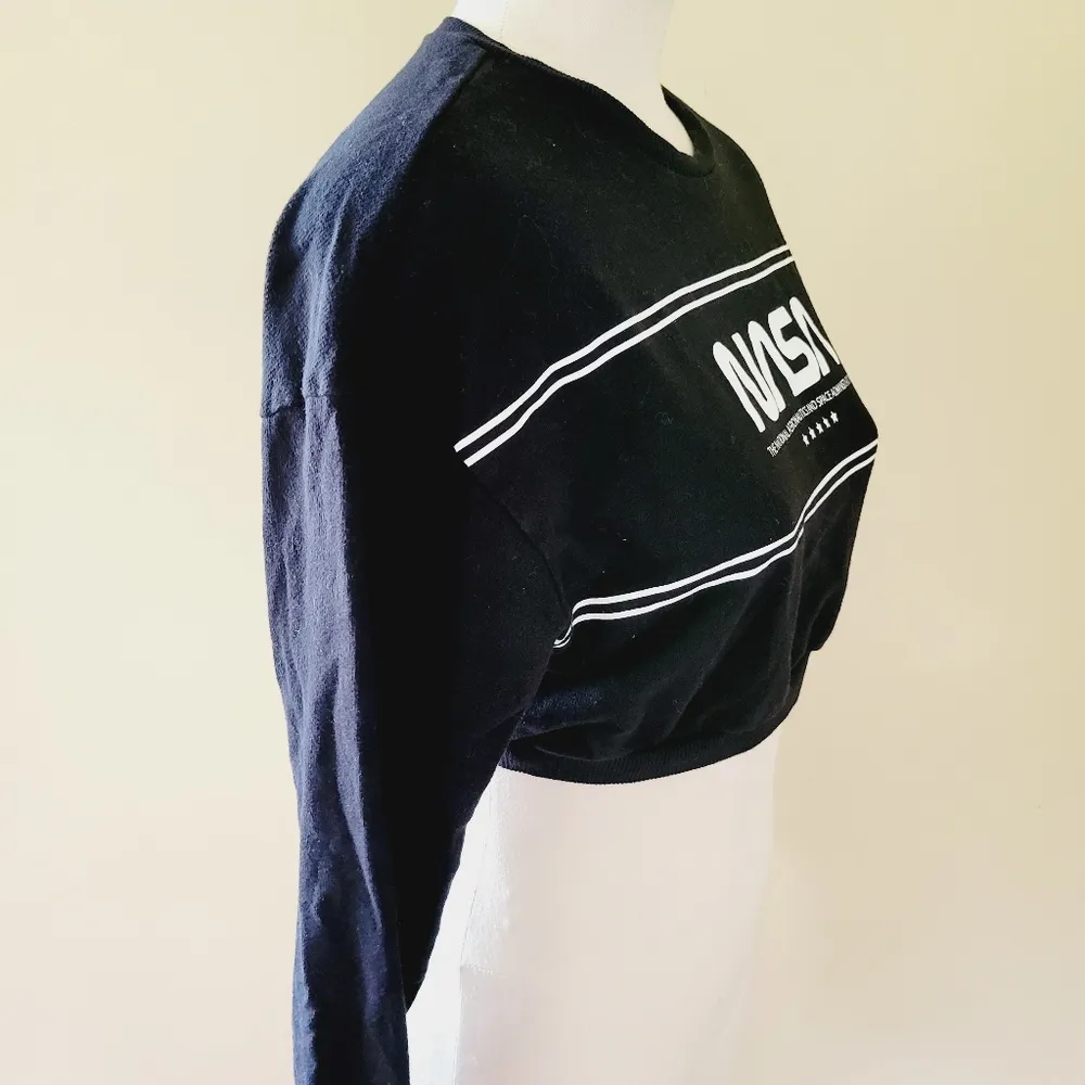 H&M cropped Nasa sweatshirt size small - Image 4