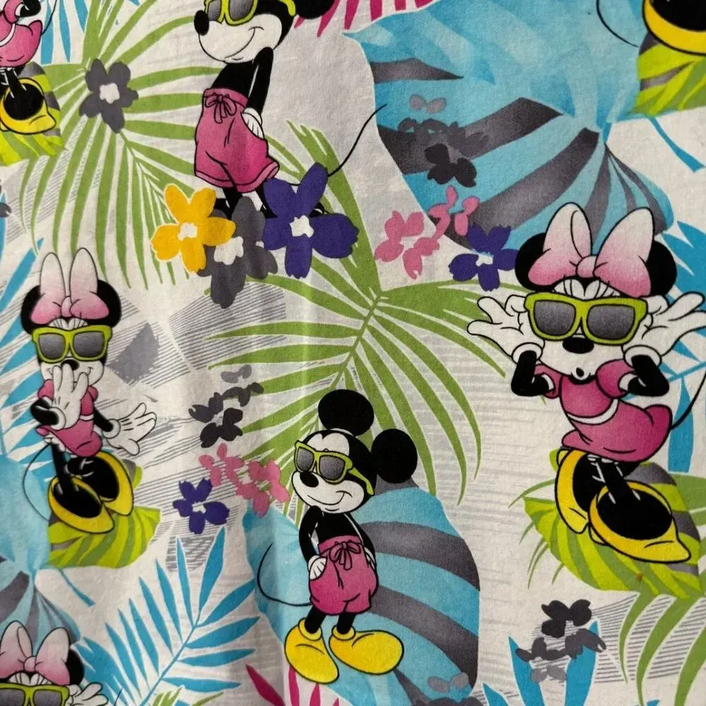 DISNEY Tropical Hawaiian Minnie Mickey Mouse Scrubs Top Tee Cotton EUC Small - Image 5