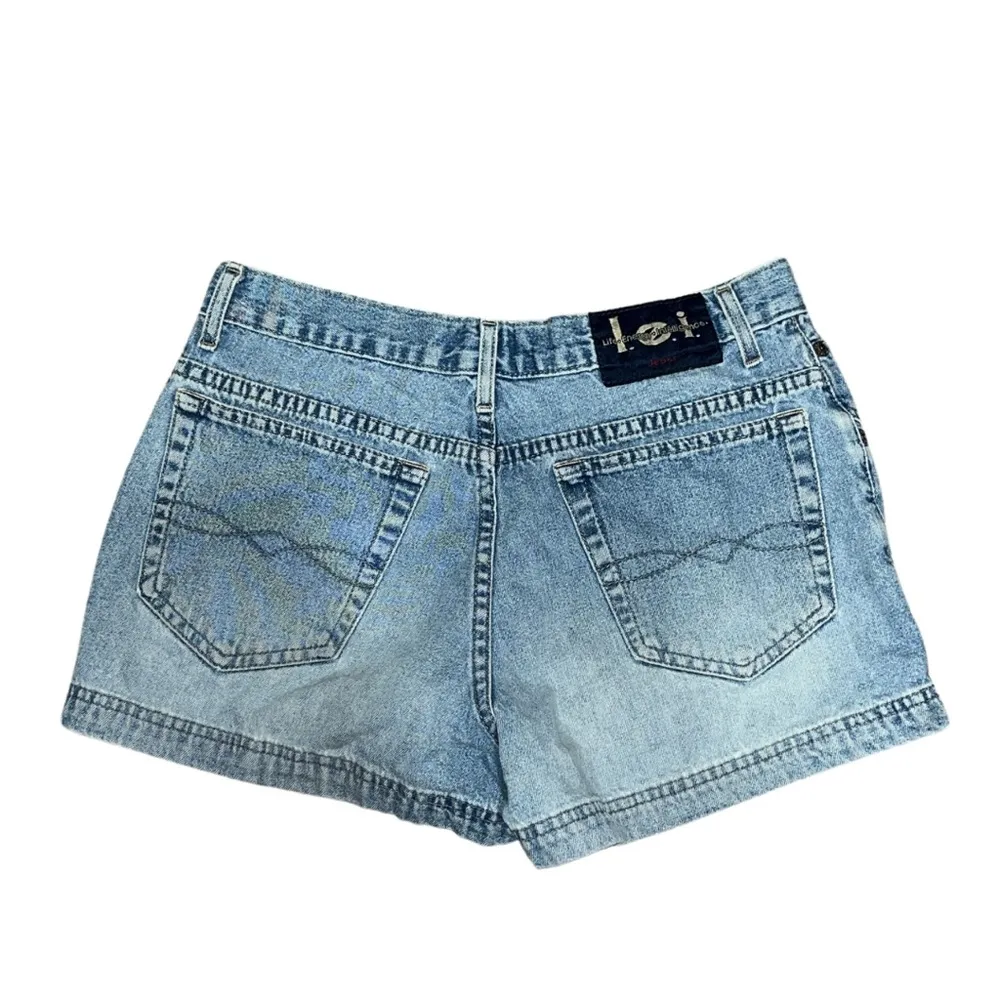 Vintage  Low-Rise Y2K Button-fly Size 9 Light Wash DenimShorts - Image 2