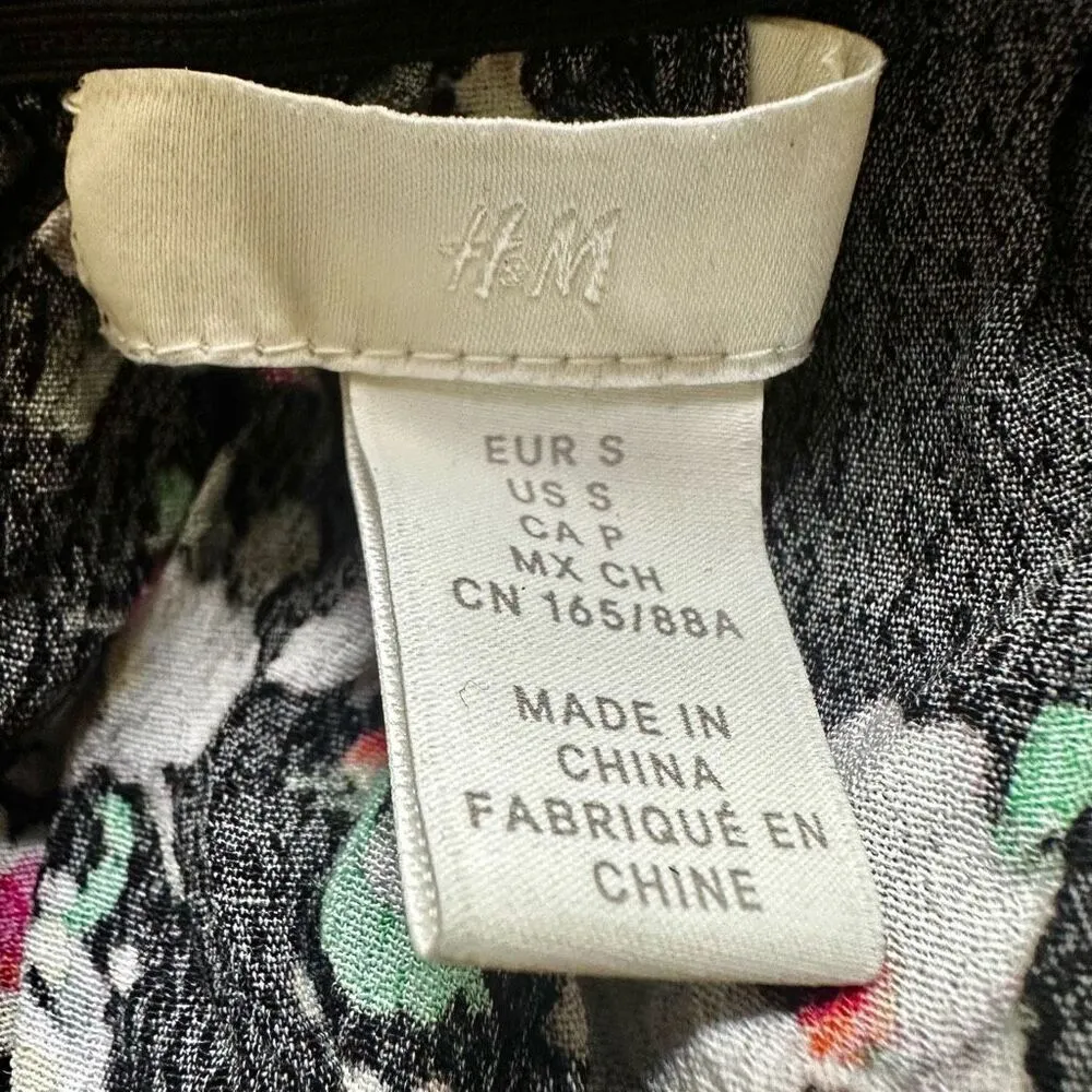 H & M black floral puff sleeve short sleeved top - Image 6