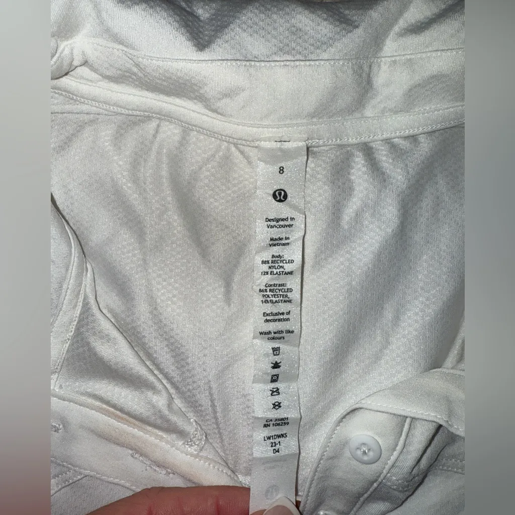 Lululemon Quick-Drying Sleeveless Polo Shirt
White size 8 - Image 3