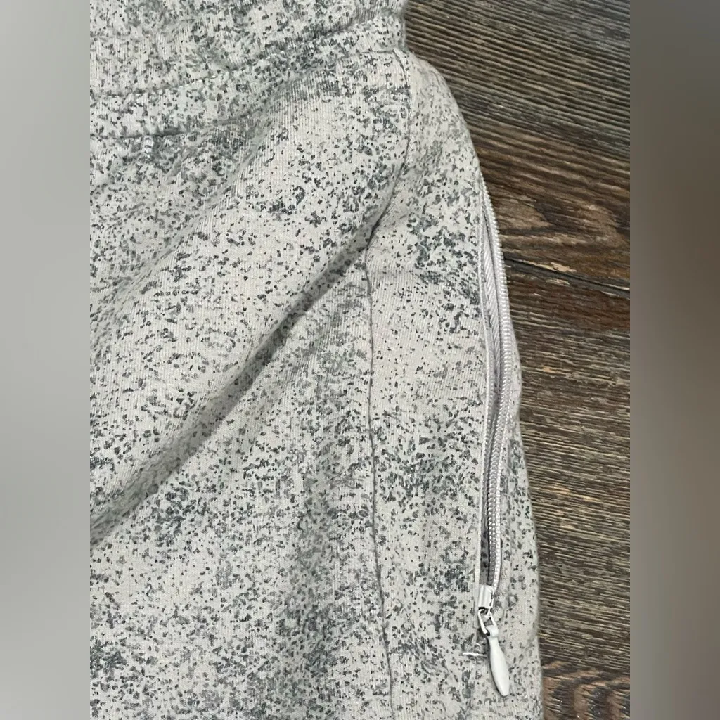 GYMSHARK Women’s Chalk Joggers Open Knees - Splatter Gray - Medium - EUC - Image 10