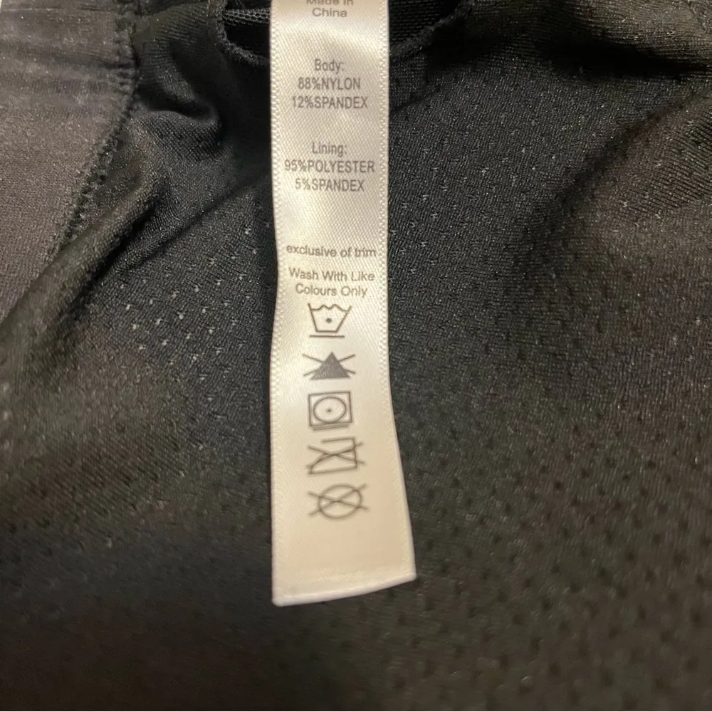 Running Girl Criss Cross Back Large Sports Bra Black - Image 2