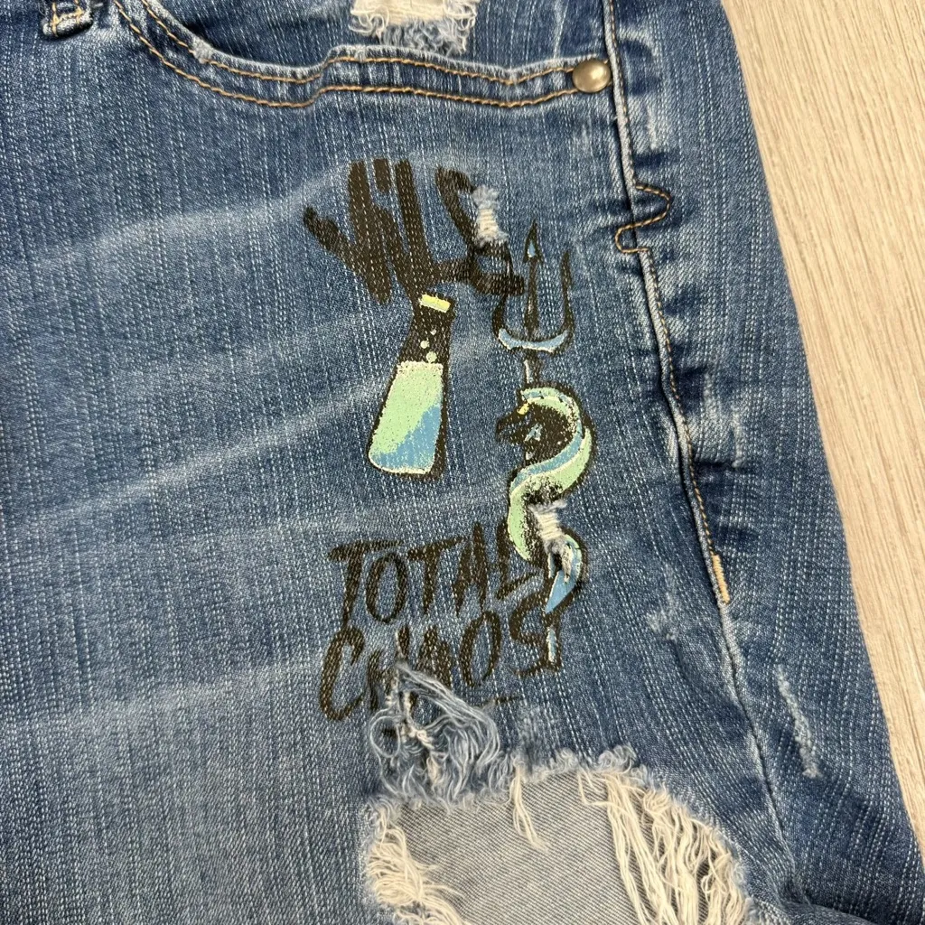 Torrid Disney Villain's Jean Shorts - Size 20 - Image 4