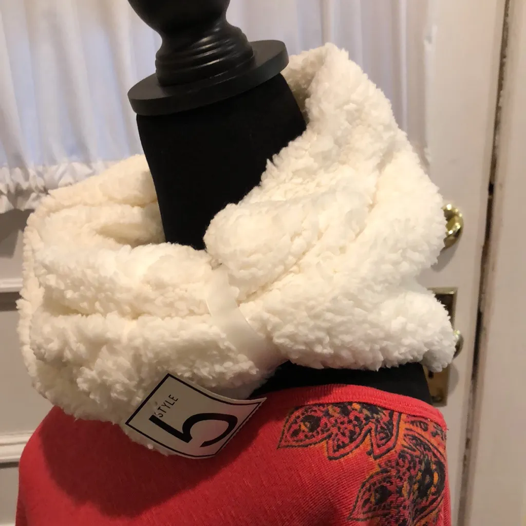 Women’s Ivory Fleece Infinity Scarf / Neck Warmer NWT White - Image 3