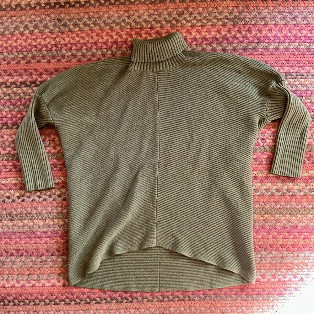 ARMY GREEN RIBBED KNIT TURTLE NECK SWEATER LONG FIT OVERSIZED - Image 2