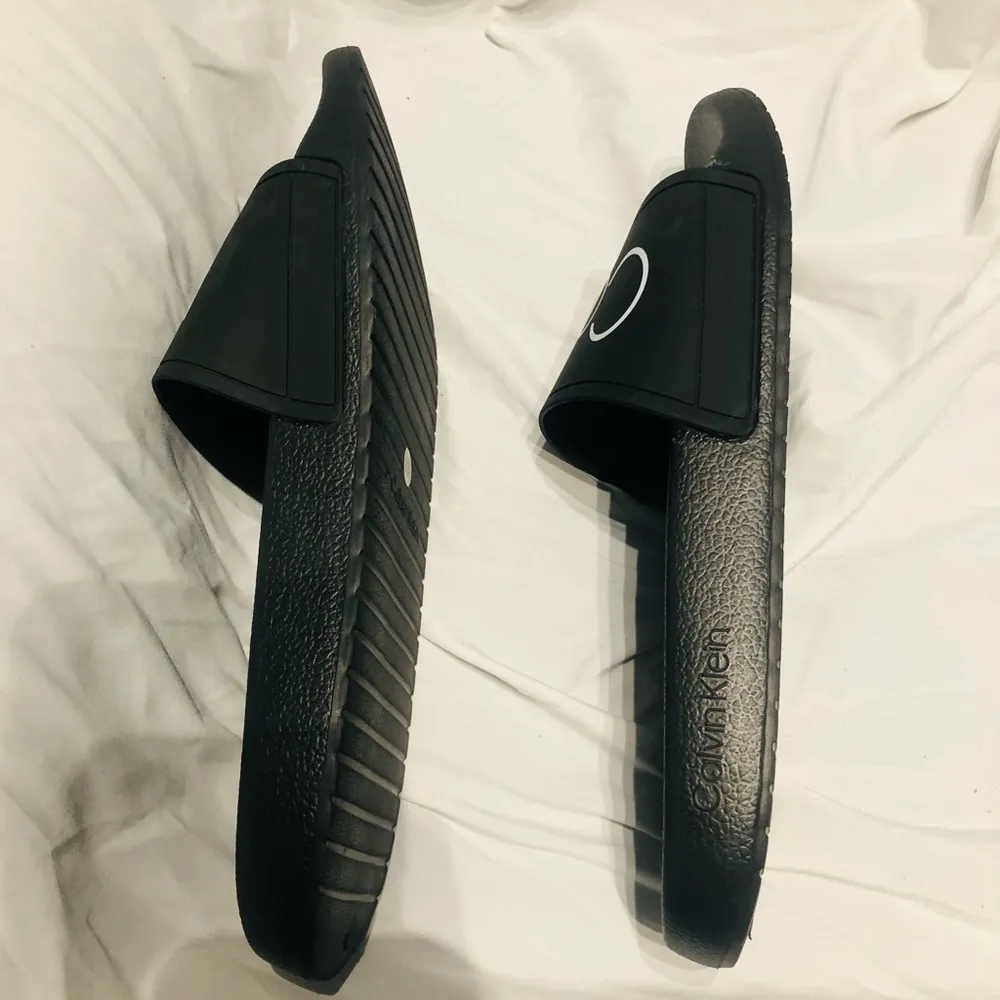 Calvin Klein Slides/Flip Flop. Size:10 - Image 3