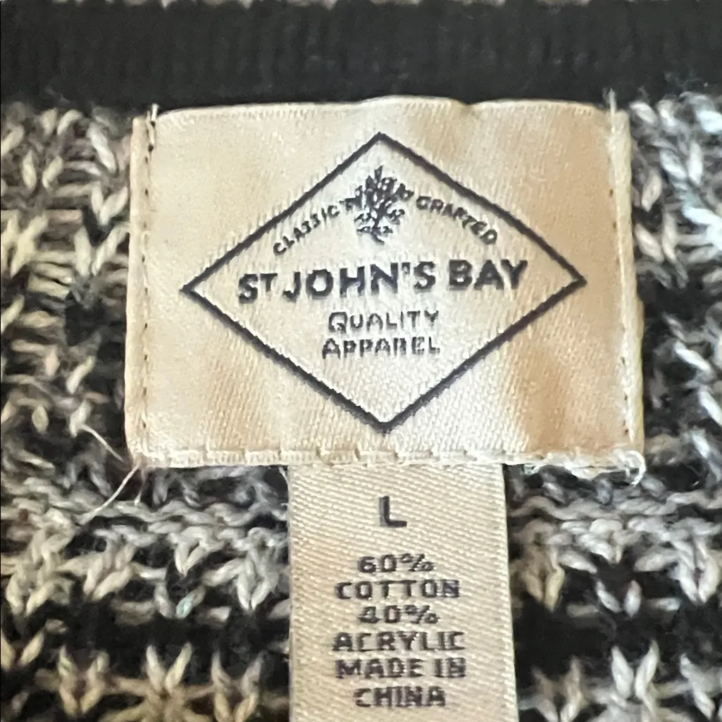 St. John's Bay White and Gray Patterned Sweater - Image 2
