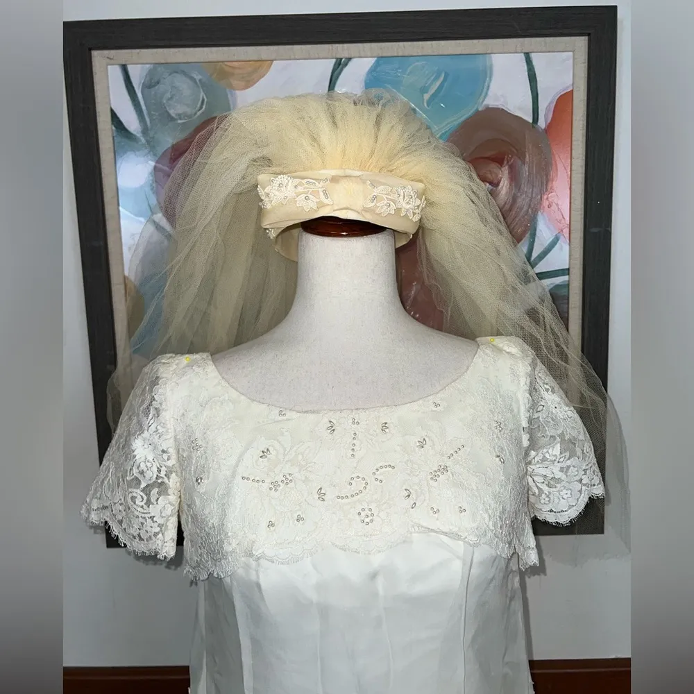 Beautiful Vintage 1960s Union Made Wedding Gown & Veil! White Size XS - Image 3
