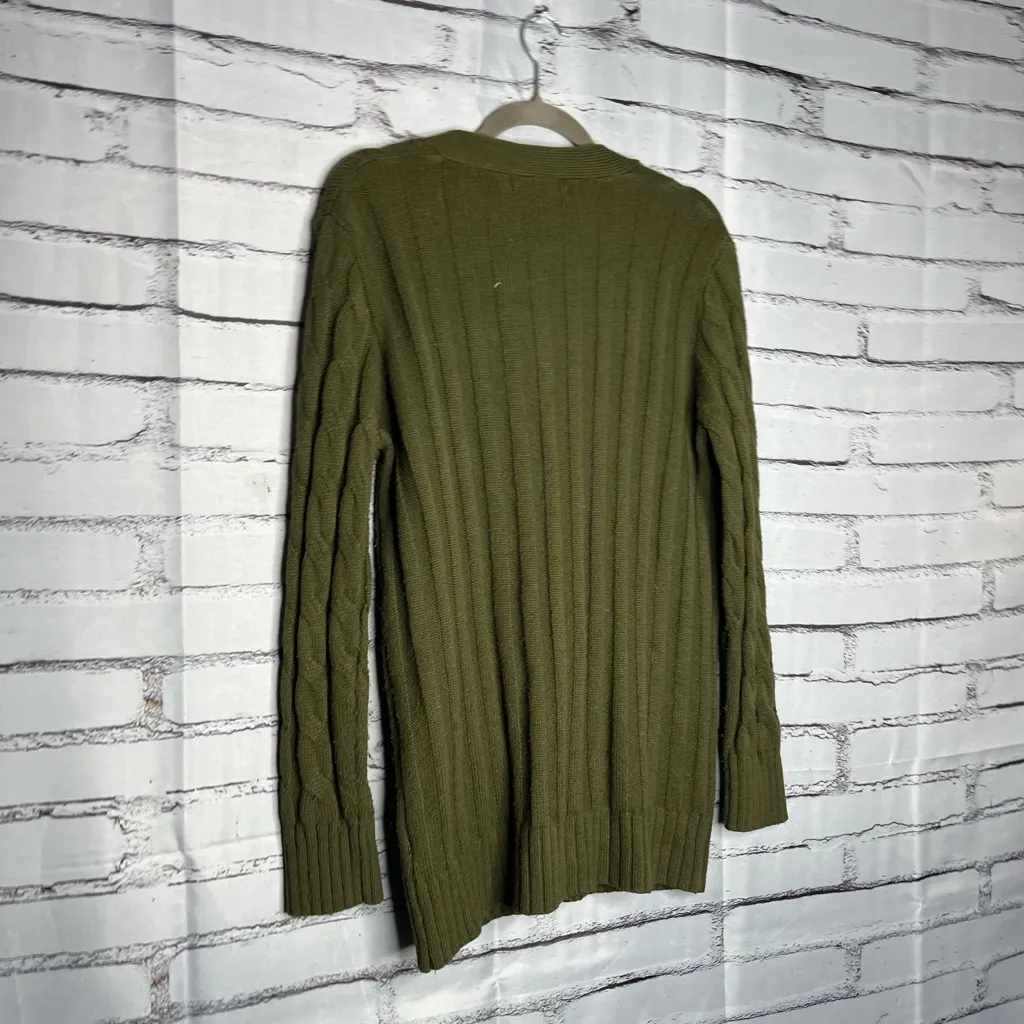 Zesica Olive Green V‑Neck Button‑Up Cardigan L Lightweight Cozy Everyday Layer Size L - Image 10
