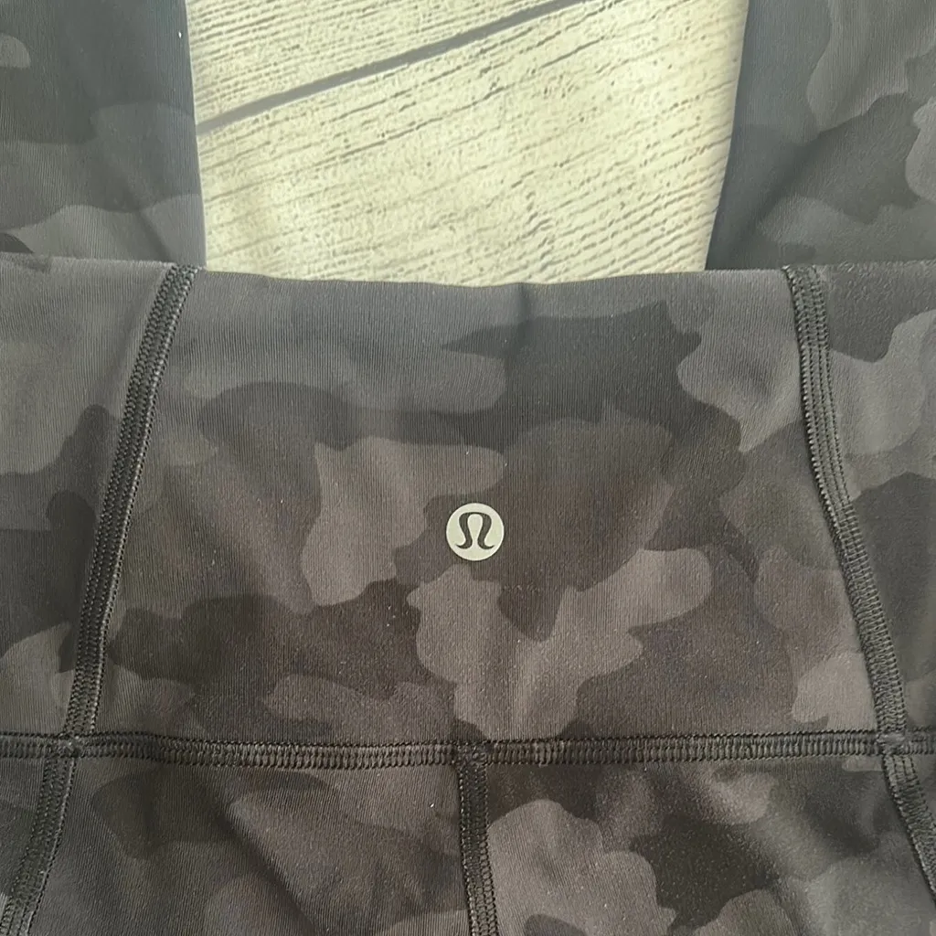 Lululemon Fast and Free‎ Camo Cropped Legging | 8 - Image 3