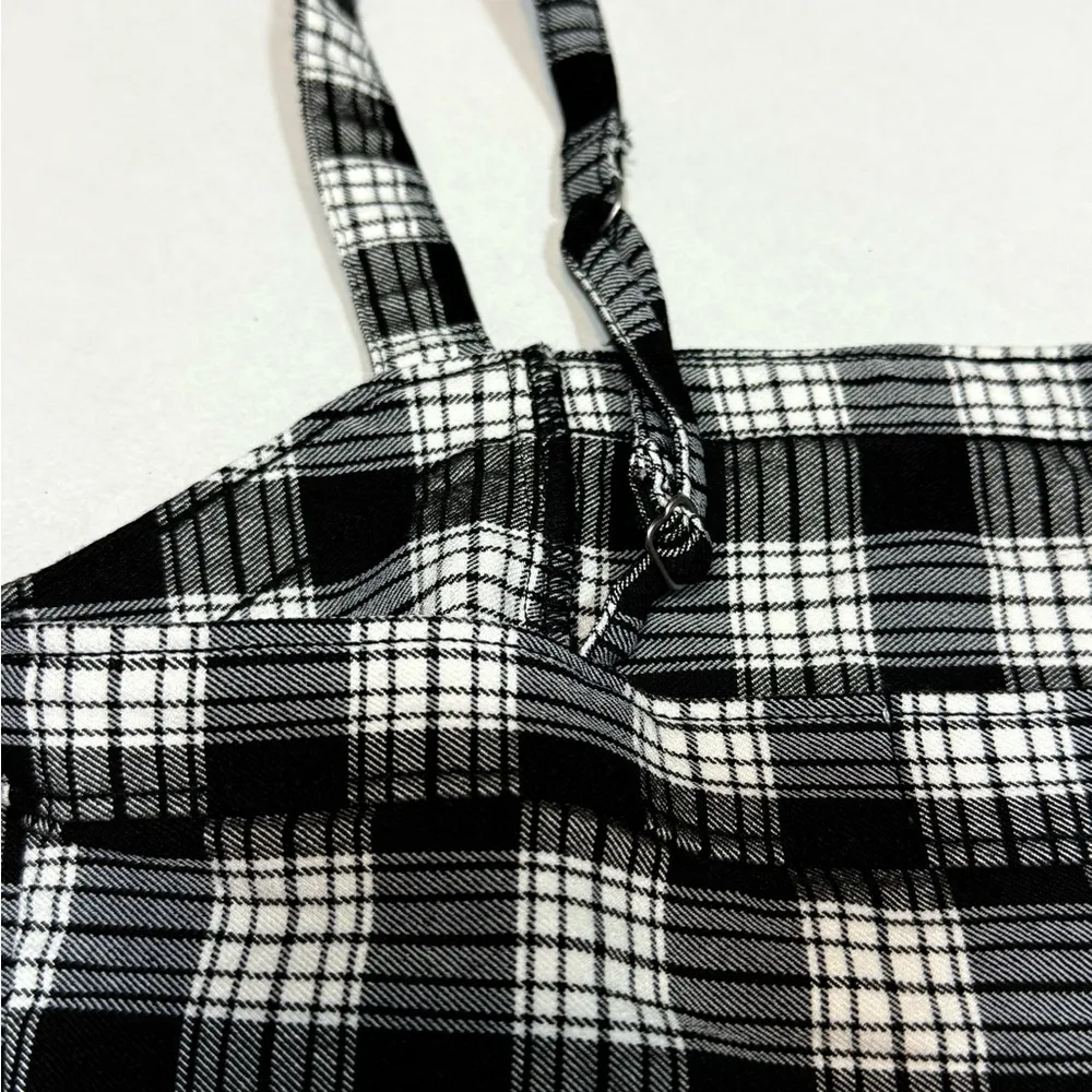 Hollister Monochrome Plaid Crop Top - Image 5