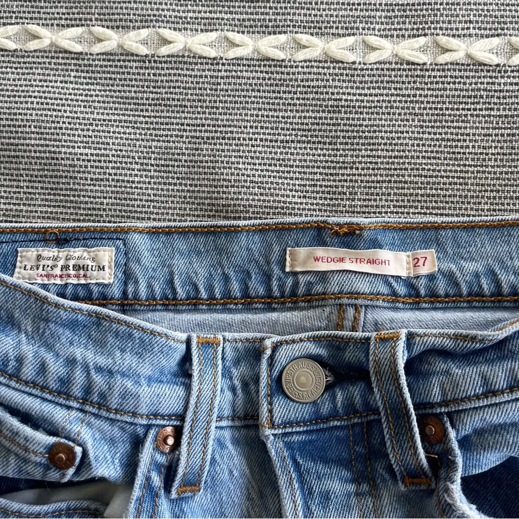 Levis Wedgie Straight Fit Premium Denim Jeans Size 27 Light Wash - Image 7