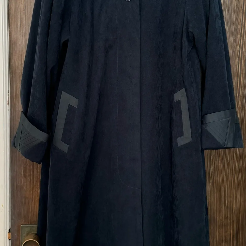 Olive green suede collared lined long trench coat with pockets size L satin trim Size L - Image 12