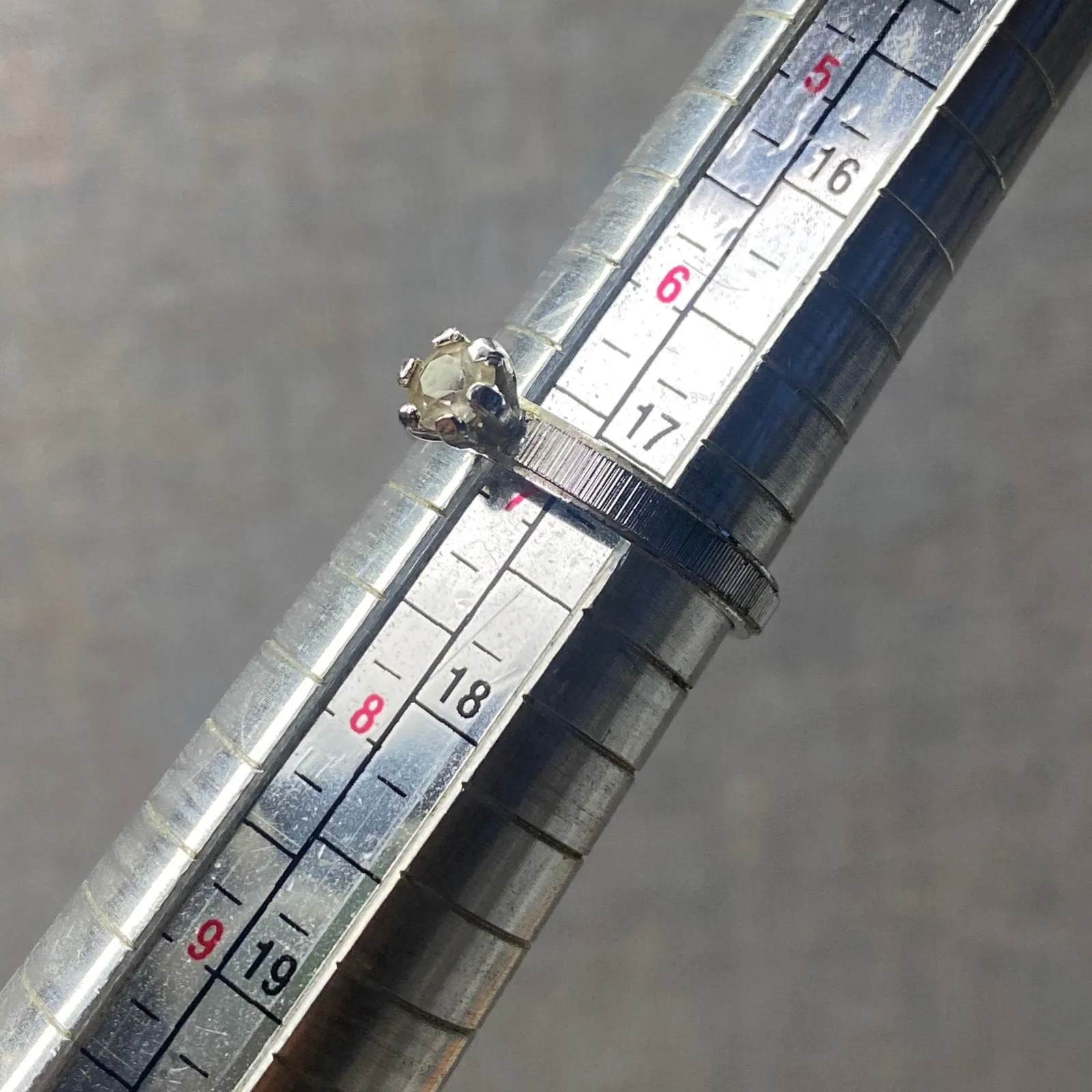 Vintage 14k HGE Gold Solitaire Diamond Ring Classic Engagement Style Size 7 Silver - Image 8