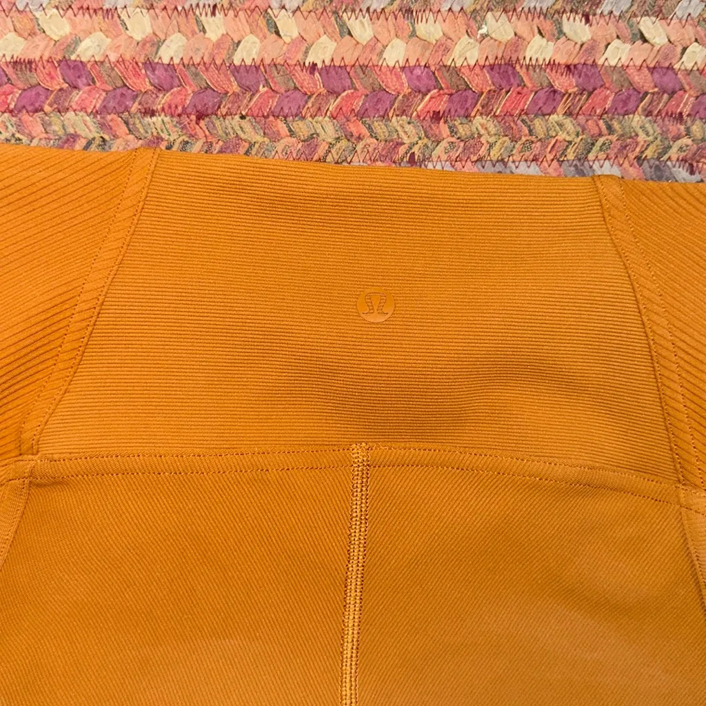 NWOT LULULEMON RIBBED HIGH RISE YOGA BIKE SHORTS - Image 4