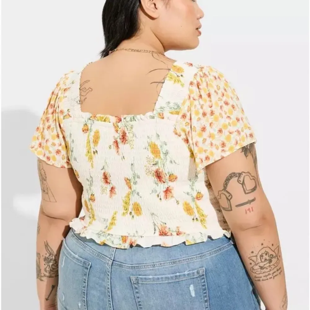 ✨Torrid Floral Smocked Square Neck Flutter Sleeve Peplum Top Size 3 - Image 4