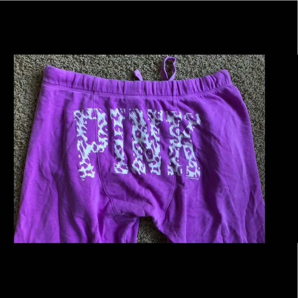 VS vintage pink sweats with leopard Sz S - Image 6