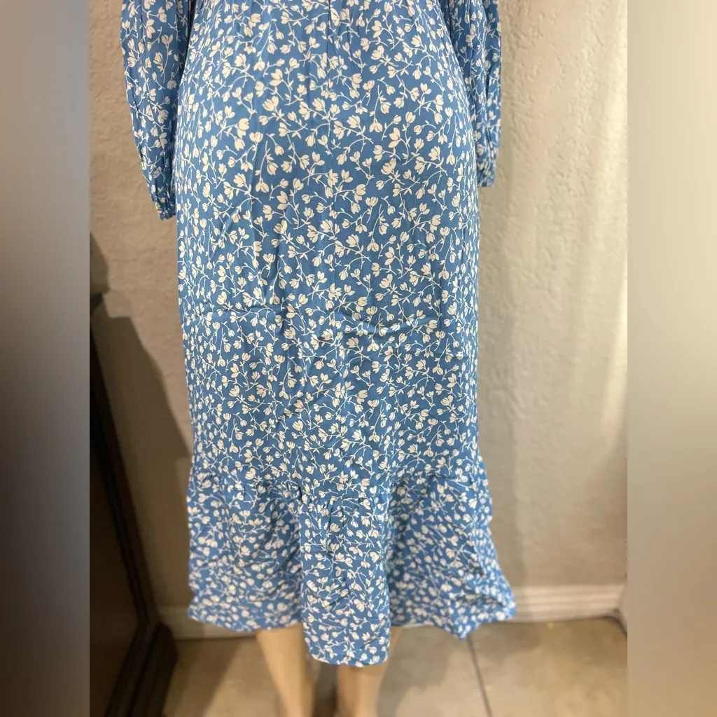 Reformation dress size 6 flattering silhouette, accentuated by the puff sleeves - Image 12