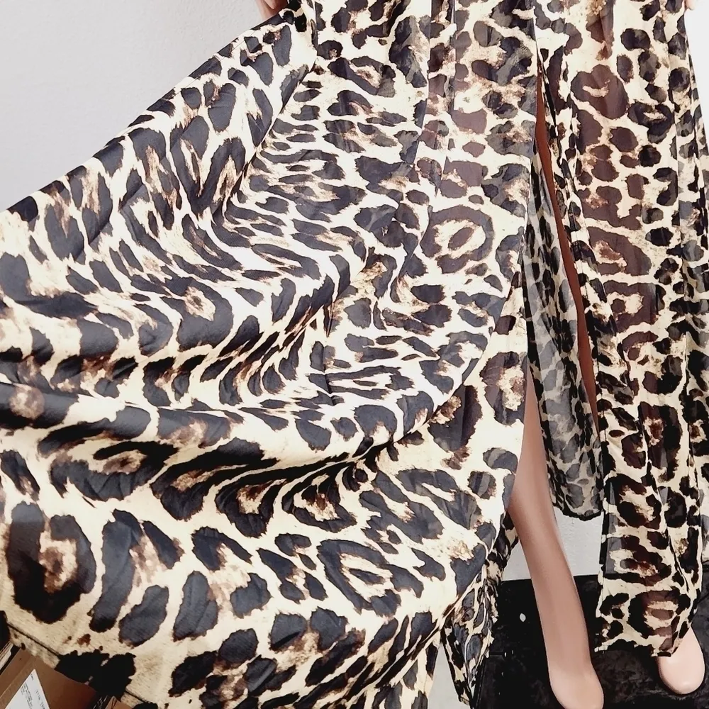 𝅺leopard Long Sleeve Tan/Brown Short Lined Dress Underneath Size: S Brown - Image 9