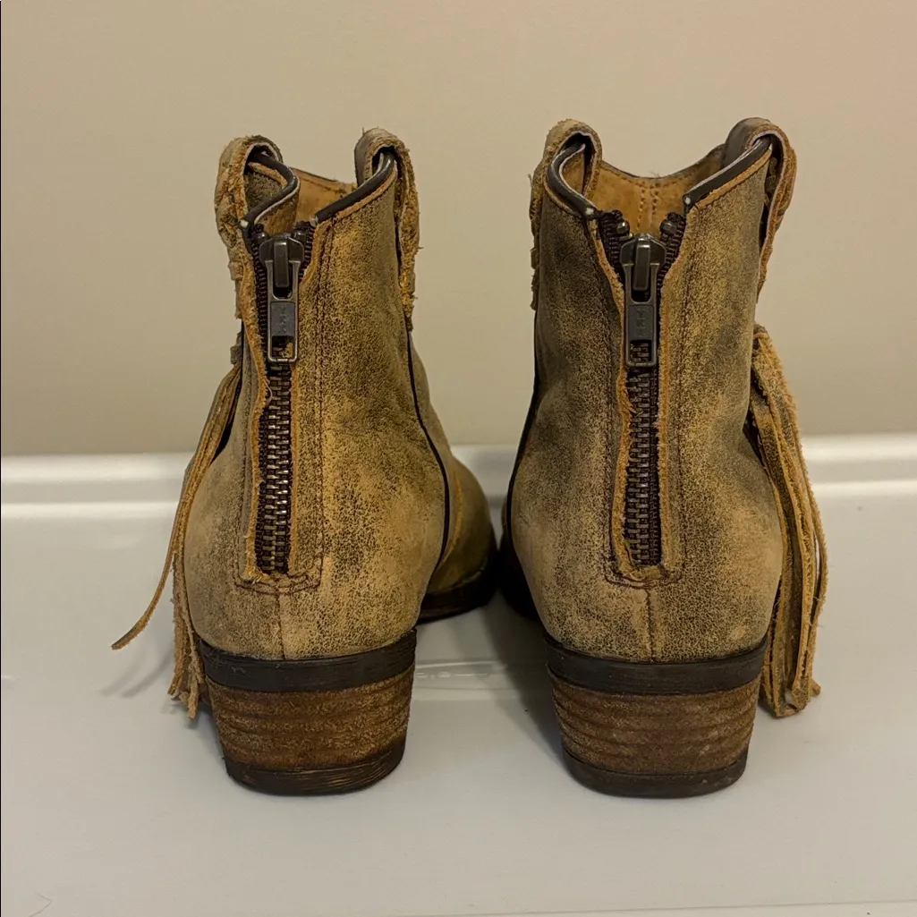 Very Volatile Lookout Fringe Leather Booties Size 7.5 - Image 4