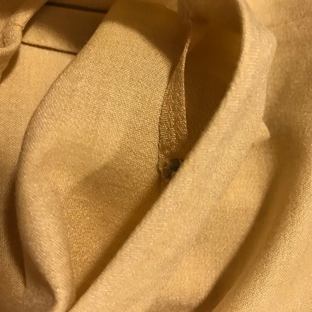 Carolina Herrera Saks 5th Ave Beige Skirt & Blazer, Size 8 - Image 8