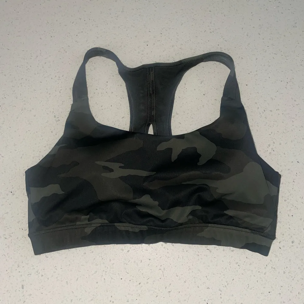 ATHLETA camo sports bra size L - Image 3