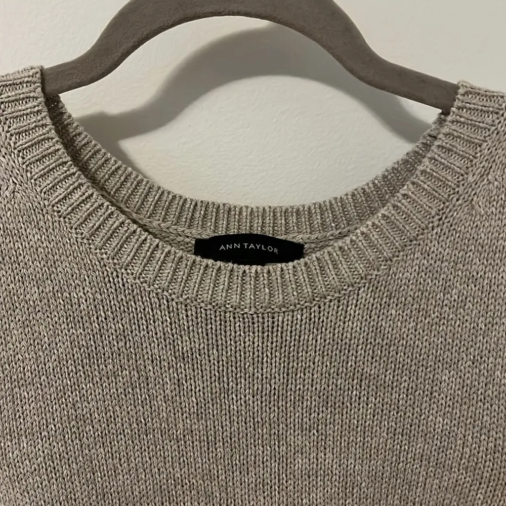 Ann Taylor tunic sleeveless sweater in size Small - Image 3