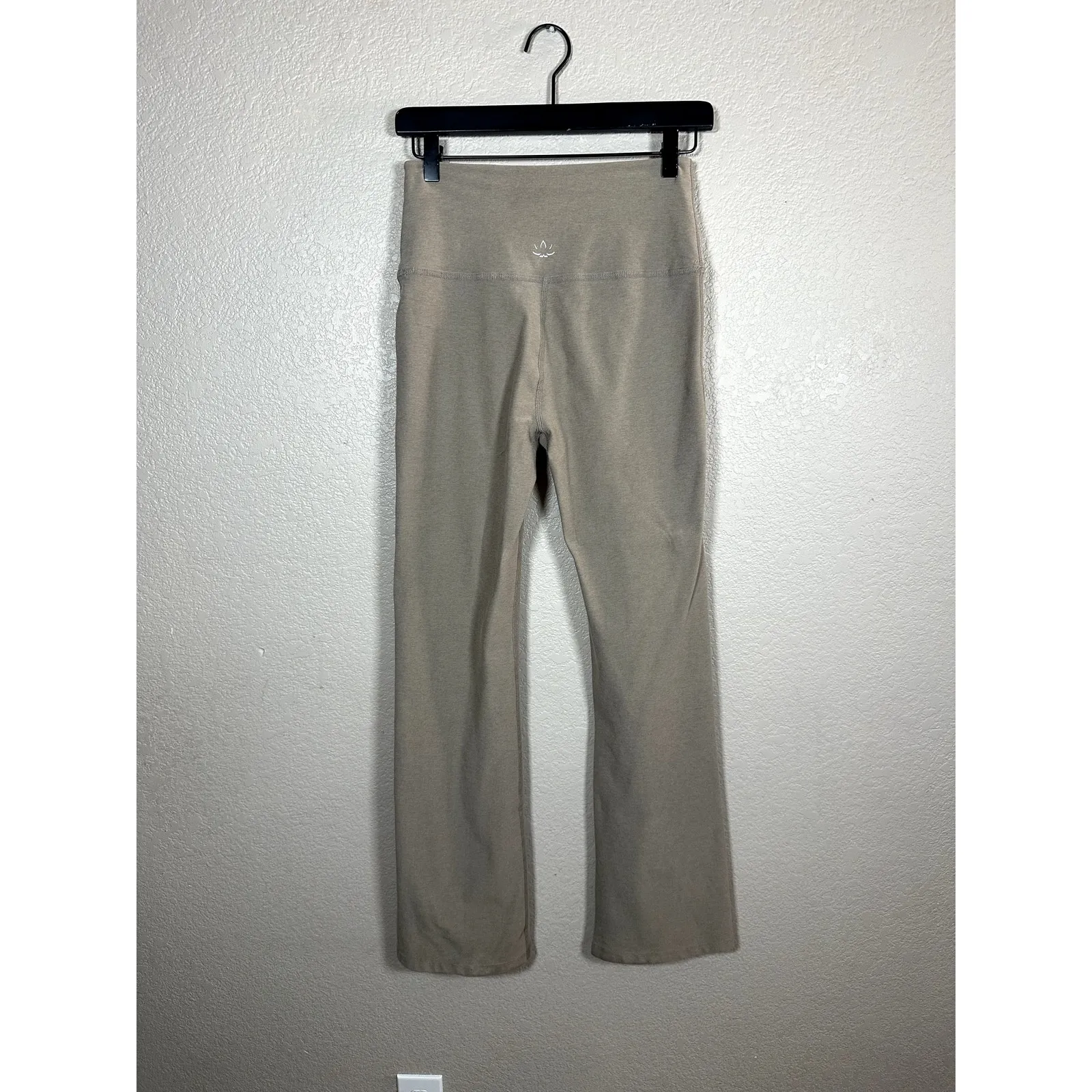 Beyond Yoga Cream Yoga Pants Size Large - Image 6
