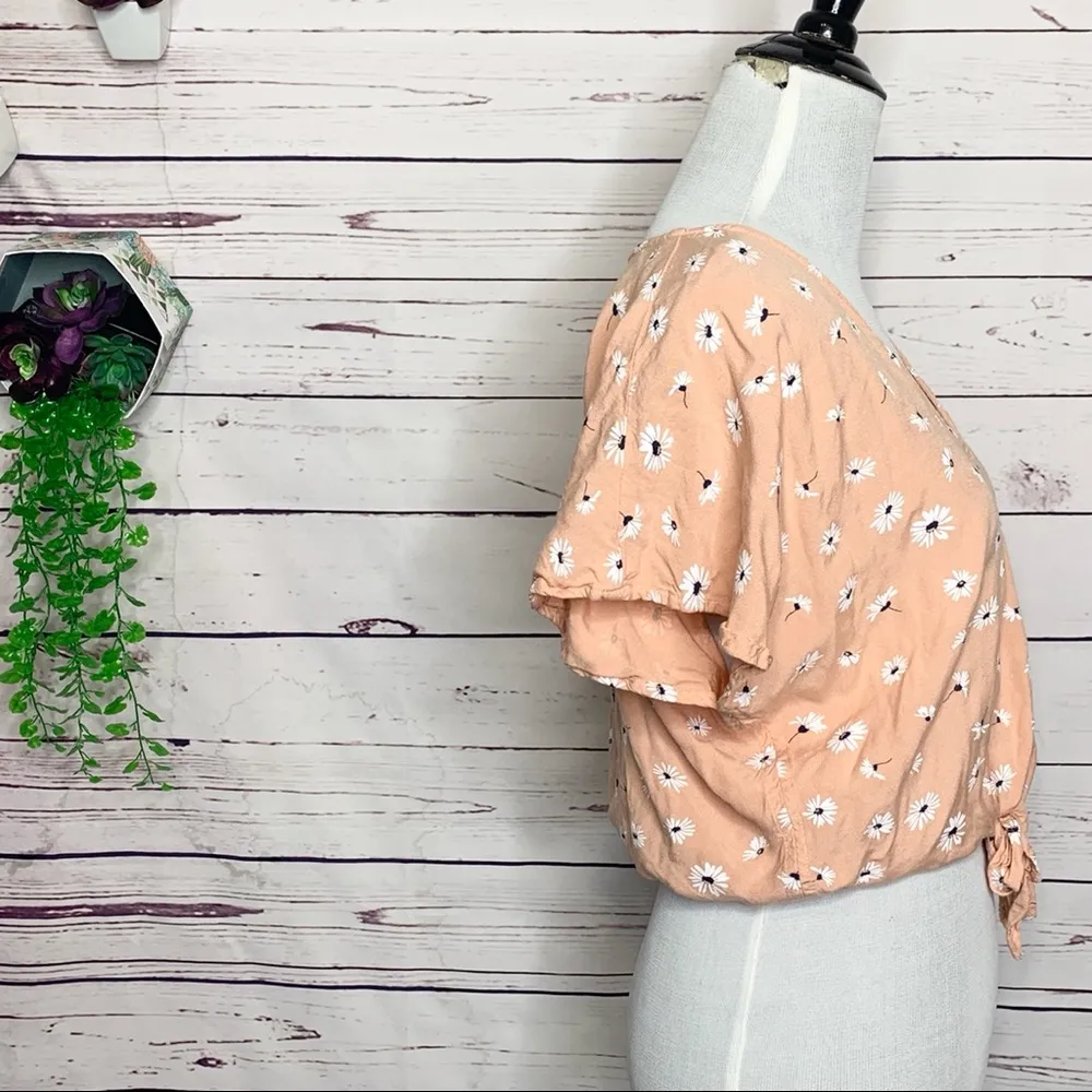 Sim & Sam Peach Floral Daisy Print Tie Front Crop Top Size Small - Image 7