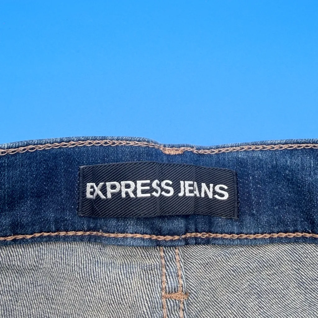 Express Women's Blue Denim Shorts - Image 3