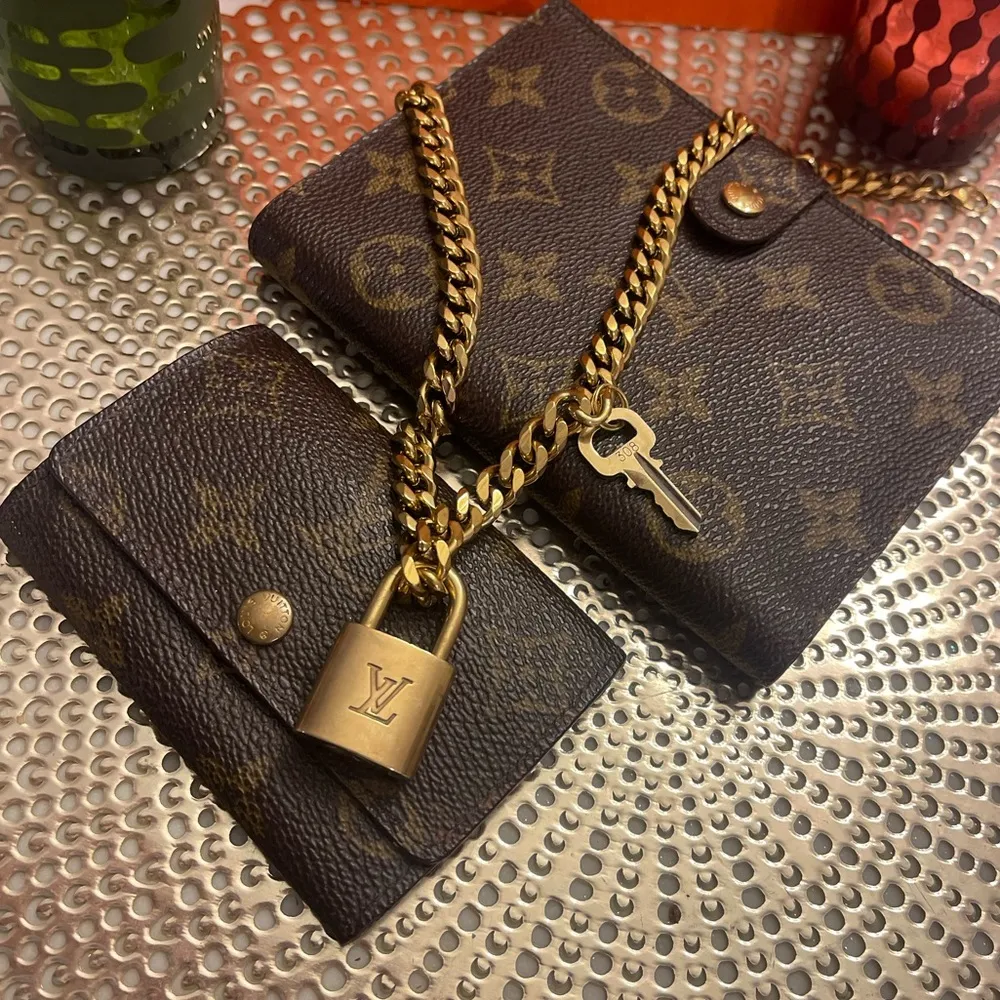 Authentic Lock and Key Set on Chain Gold - Image 2