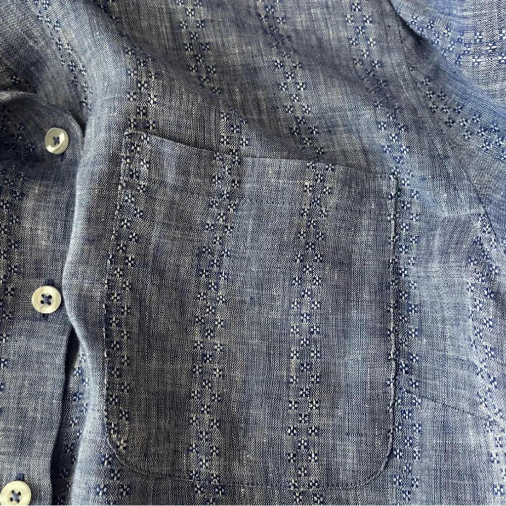 Chicos No Iron 100% Linen Blue Embroidered Button Down Blouse - Image 4