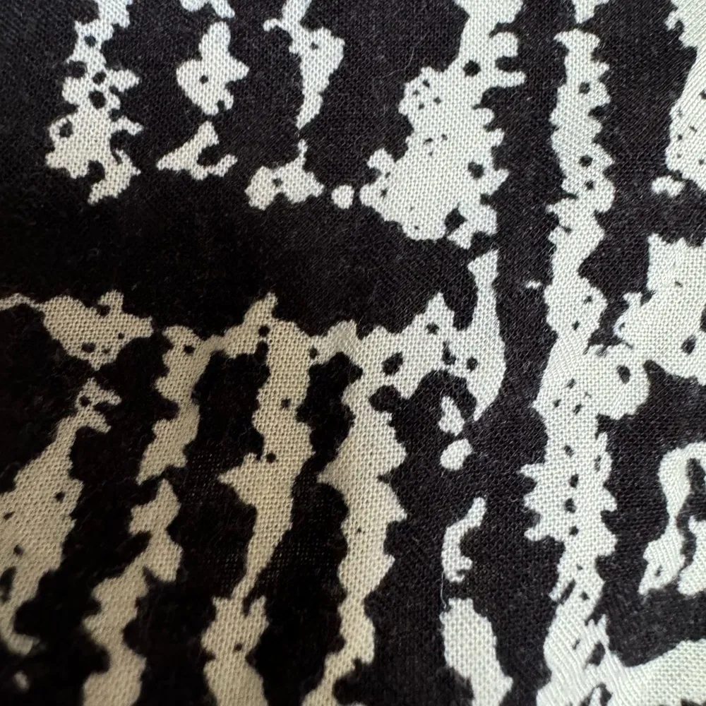 Rayon sports pants, beige with black, gathered at the bottom of the leg. Black - Image 7